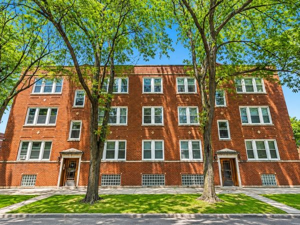2514 W Belle Plaine Avenue , Unit 1, Chicago, IL 60618
