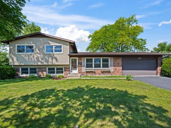 515 W Tanglewood Drive , Arlington Heights, IL 60004