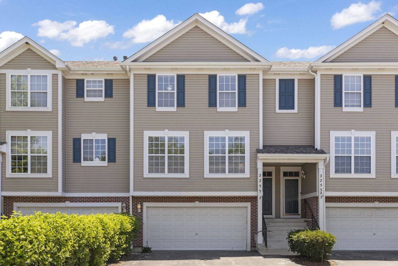 2255 HUDSON Circle, Aurora, IL 60502