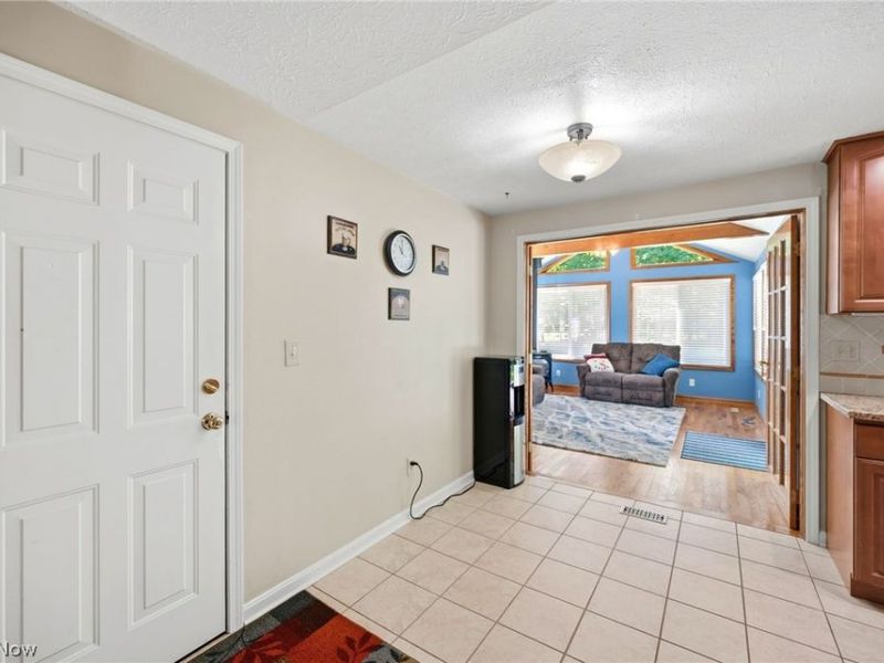 9481 Yorkview Drive , North Royalton, OH 44133 Photo 6