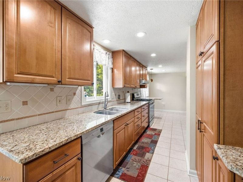 9481 Yorkview Drive , North Royalton, OH 44133 Photo 7