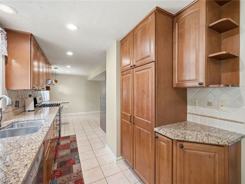 9481 Yorkview Drive , North Royalton, OH 44133 Photo 8