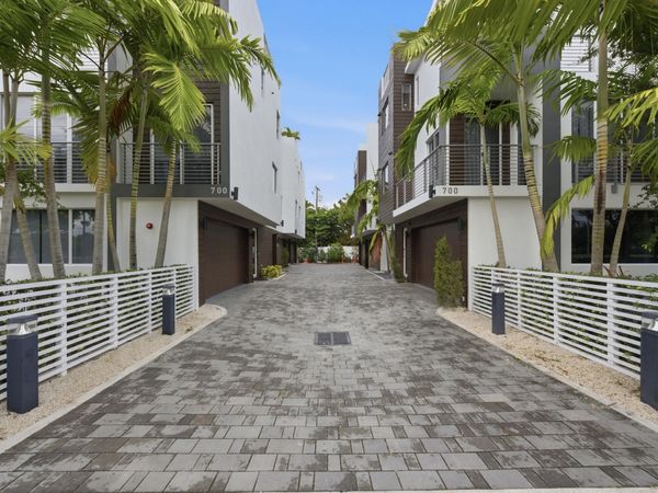 714 NE 14th Avenue, Unit 102, Fort Lauderdale, FL 33304