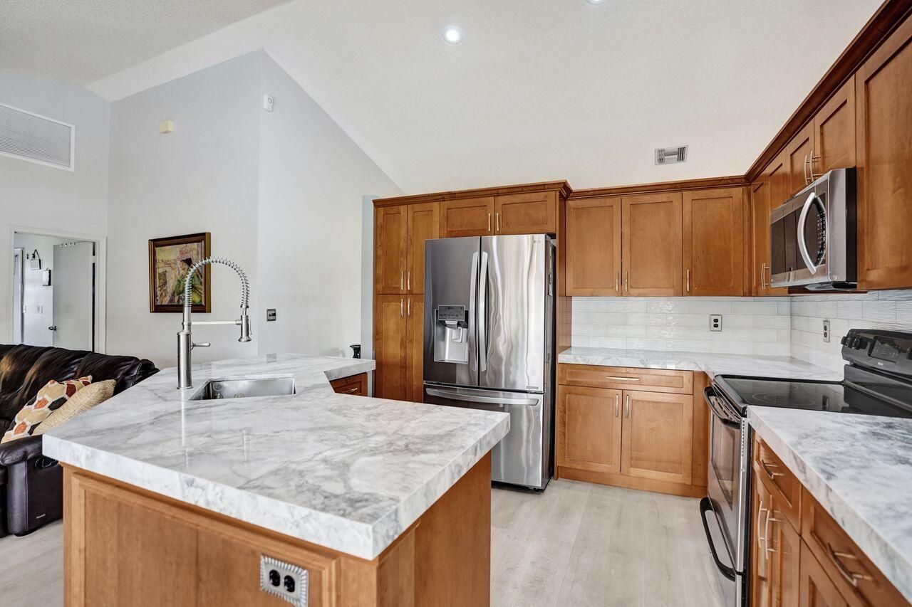 6063 Sunberry Circle, Boynton Beach, FL 33437 Photo