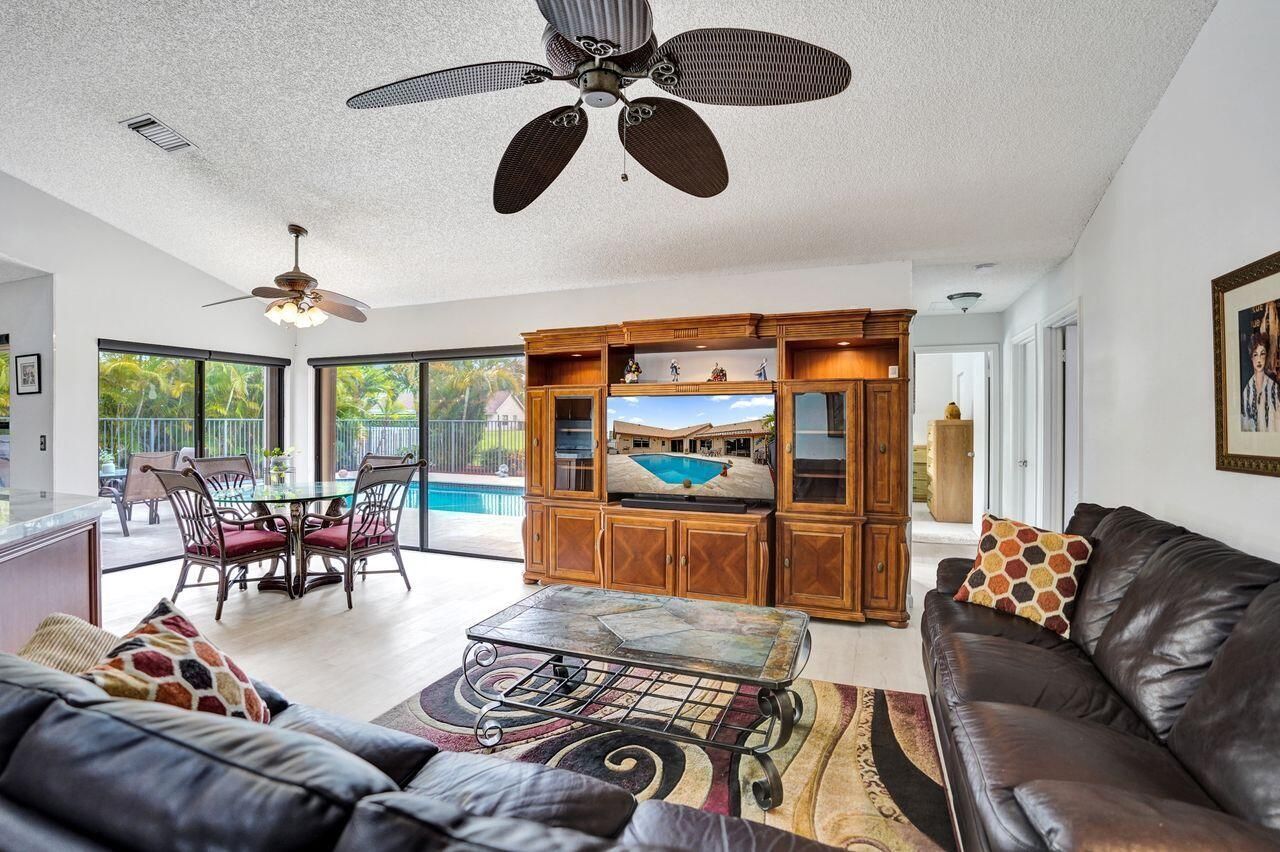 6063 Sunberry Circle, Boynton Beach, FL 33437 Photo
