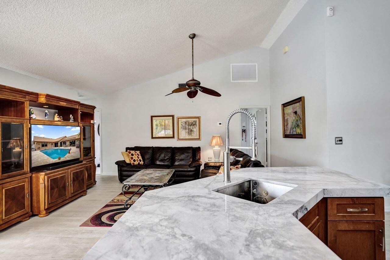 6063 Sunberry Circle, Boynton Beach, FL 33437 Photo