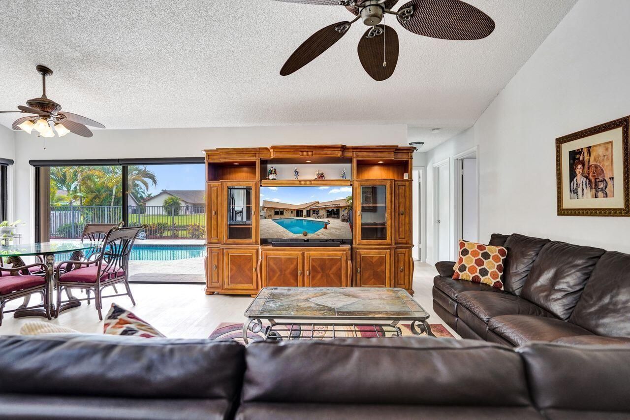 6063 Sunberry Circle, Boynton Beach, FL 33437 Photo