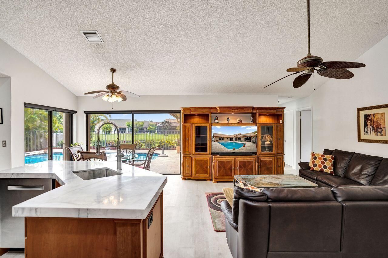 6063 Sunberry Circle, Boynton Beach, FL 33437 Photo