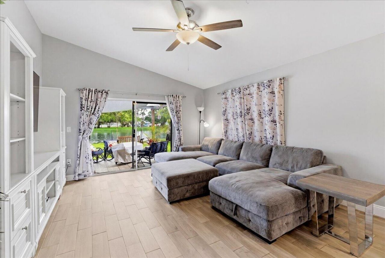 970 SW 111th Way, Davie, FL 33324 Photo