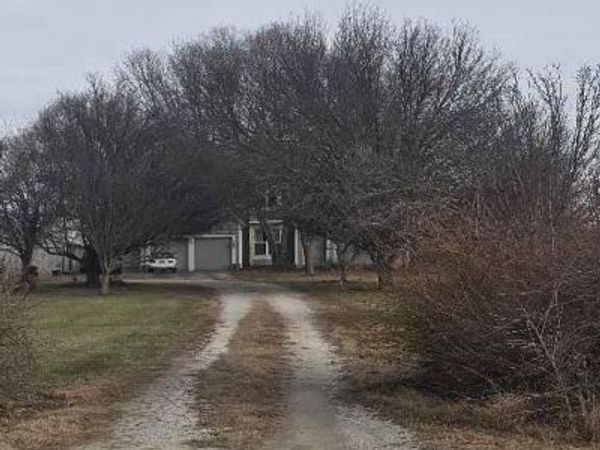 28385 Woodland Road, Paola, KS 66071