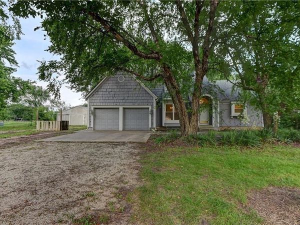 28385 Woodland Road, Paola, KS 66071