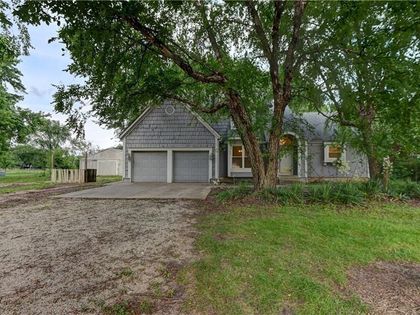 28385 Woodland Road Paola, KS 66071