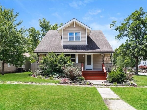701 E Peoria Street, Paola, KS 66071