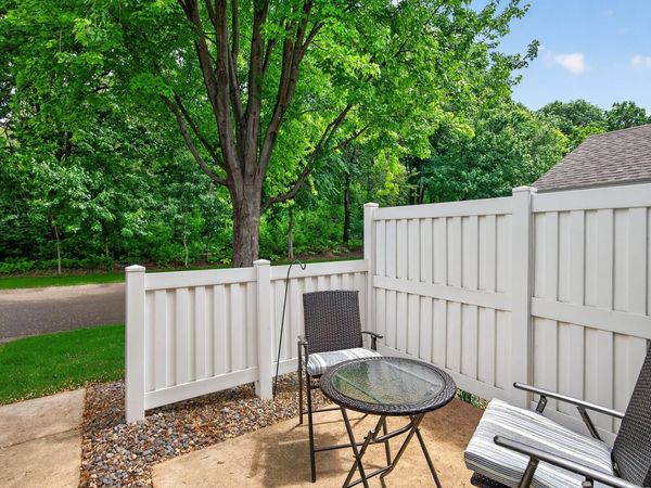 401 Leeward Trail, Woodbury, MN 55129