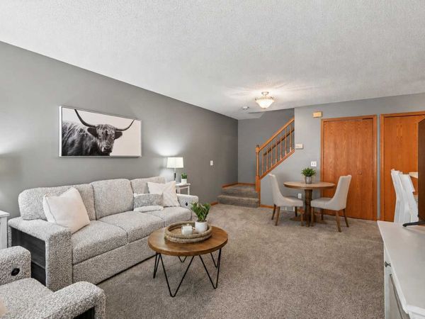 401 Leeward Trail, Woodbury, MN 55129
