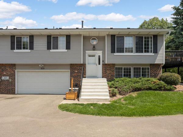 7654 12th Street N, Oakdale, MN 55128