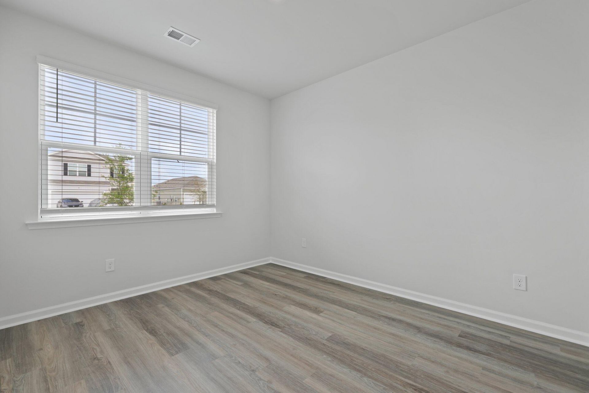 105 Midmills Lane Photo 25
