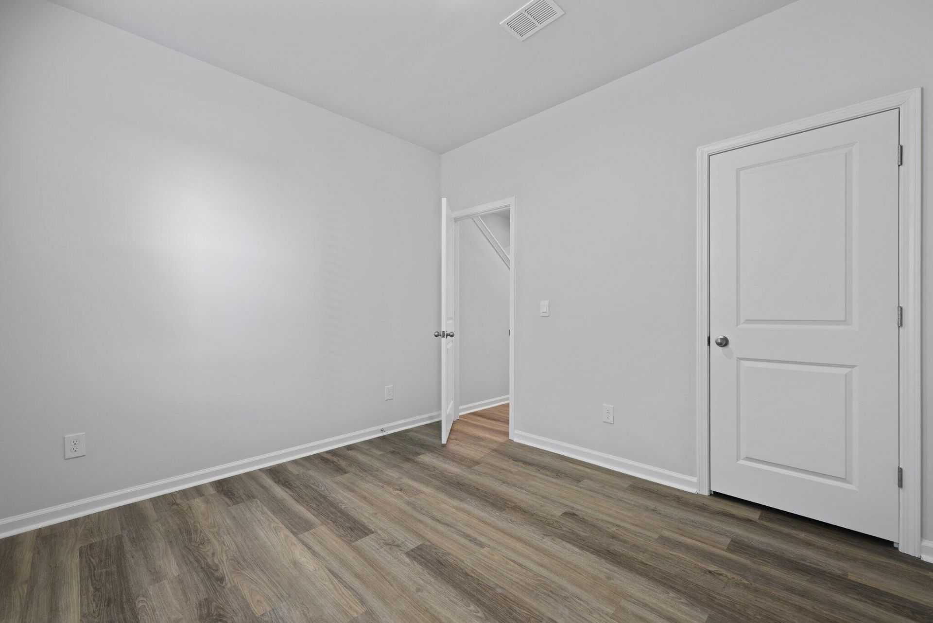 105 Midmills Lane Photo 27