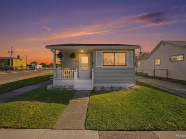 14890 Collinson Avenue, Eastpointe, MI 48021