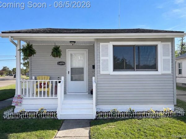 14890 Collinson Avenue, Eastpointe, MI 48021