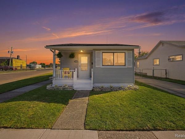14890 Collinson Avenue, Eastpointe, MI 48021