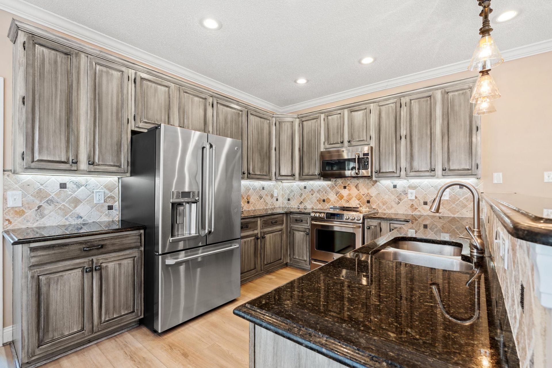 1019 Hickory Dr. Photo 10