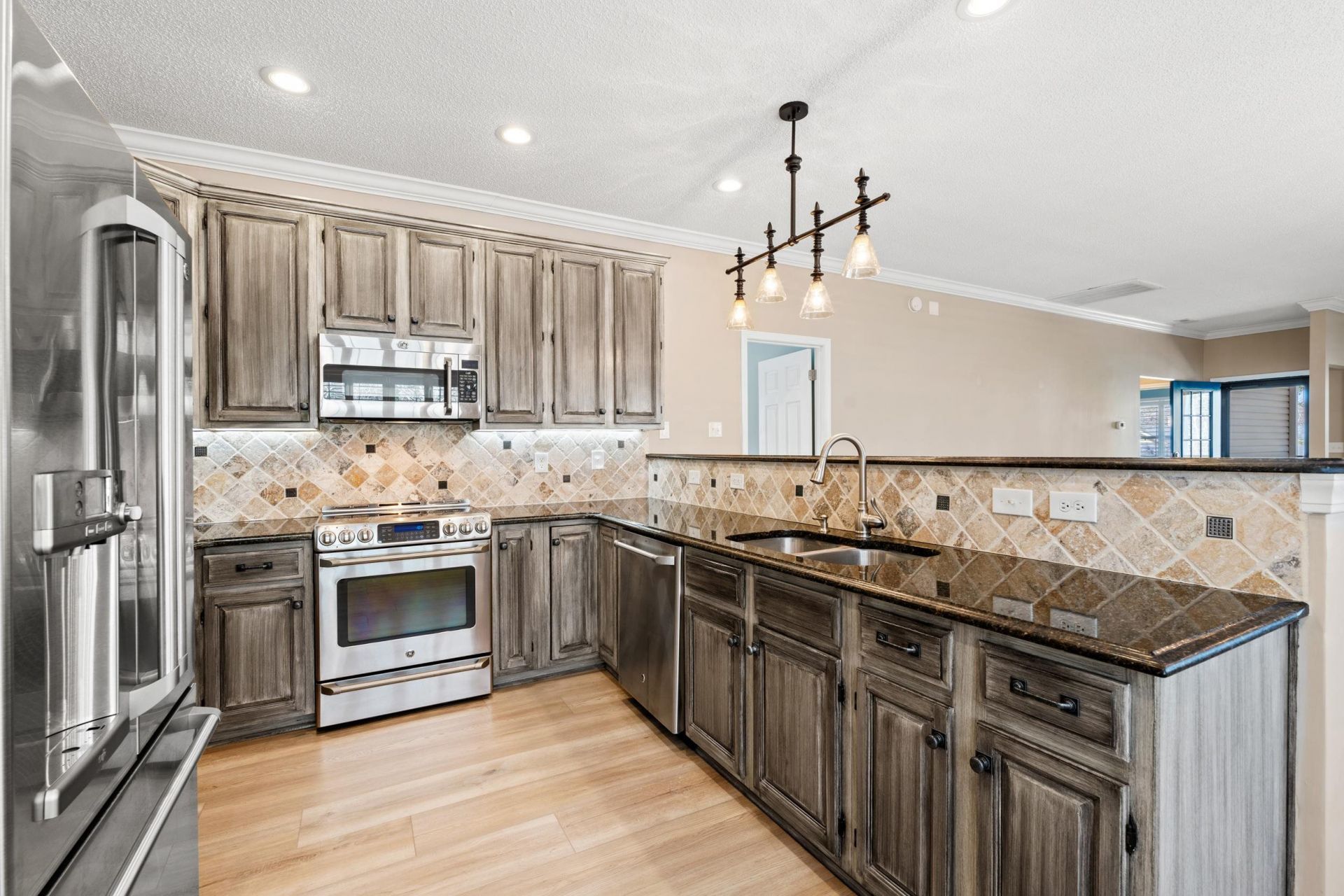 1019 Hickory Dr. Photo 11