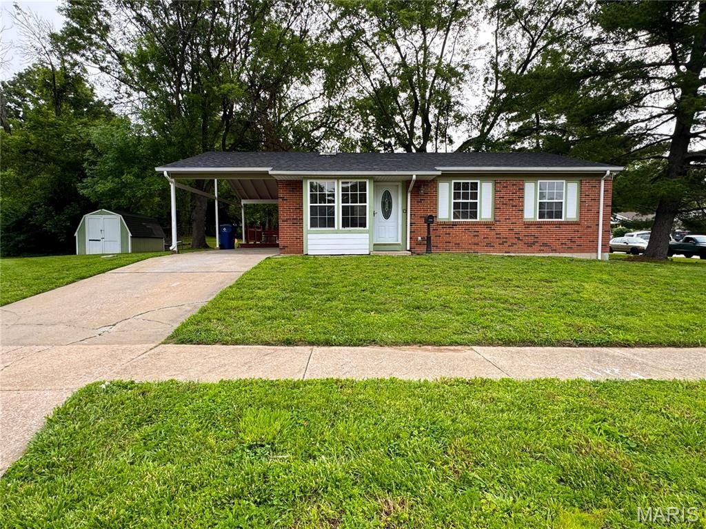 1923 Kingsford Drive, Florissant, MO 63031 Main Photo