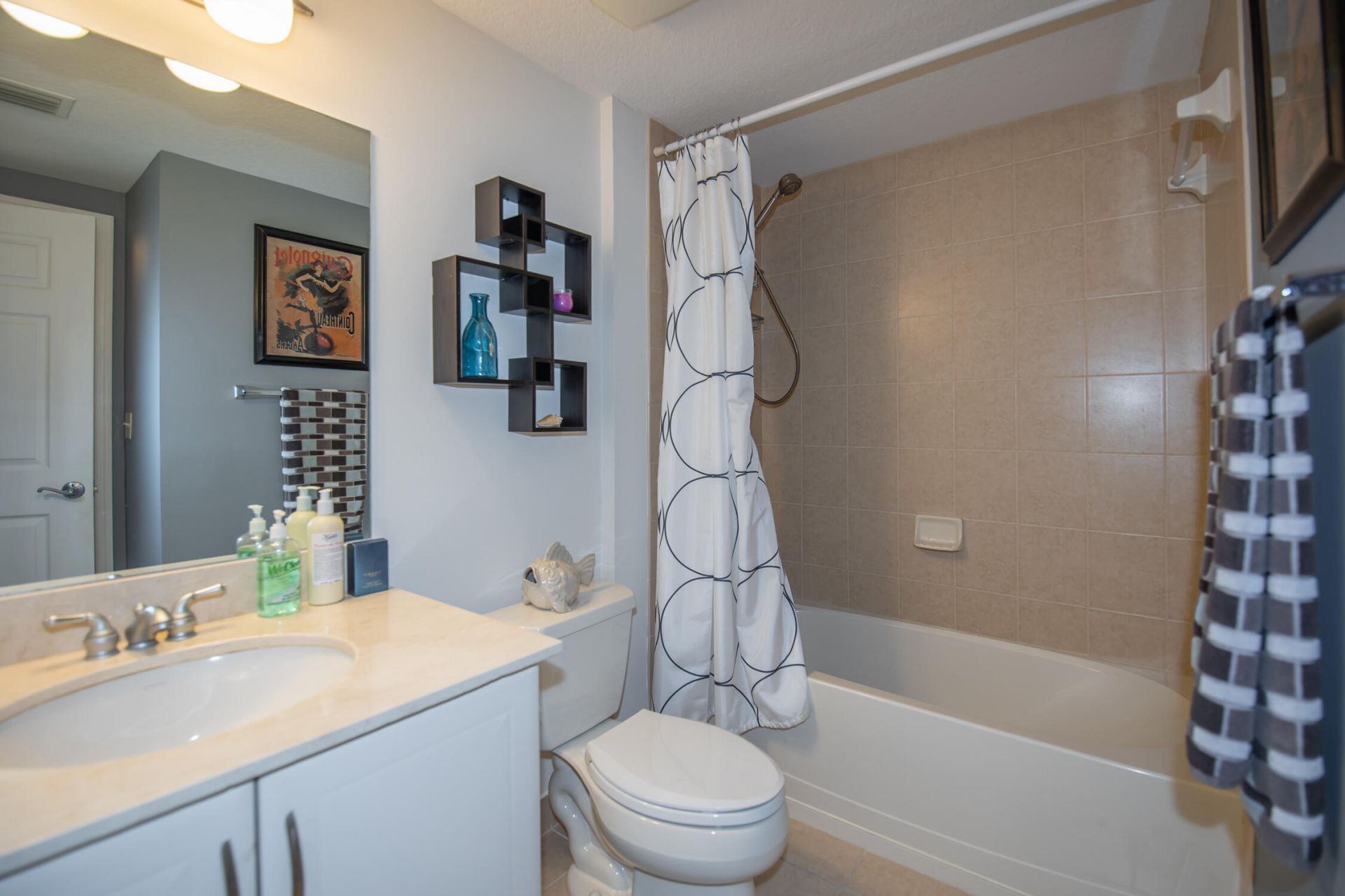 511 Lucerne Avenue, Unit 401, Lake Worth Beach, FL 33460 Photo