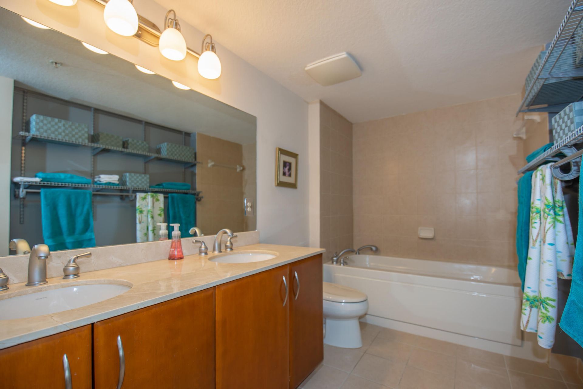 511 Lucerne Avenue, Unit 401, Lake Worth Beach, FL 33460 Photo