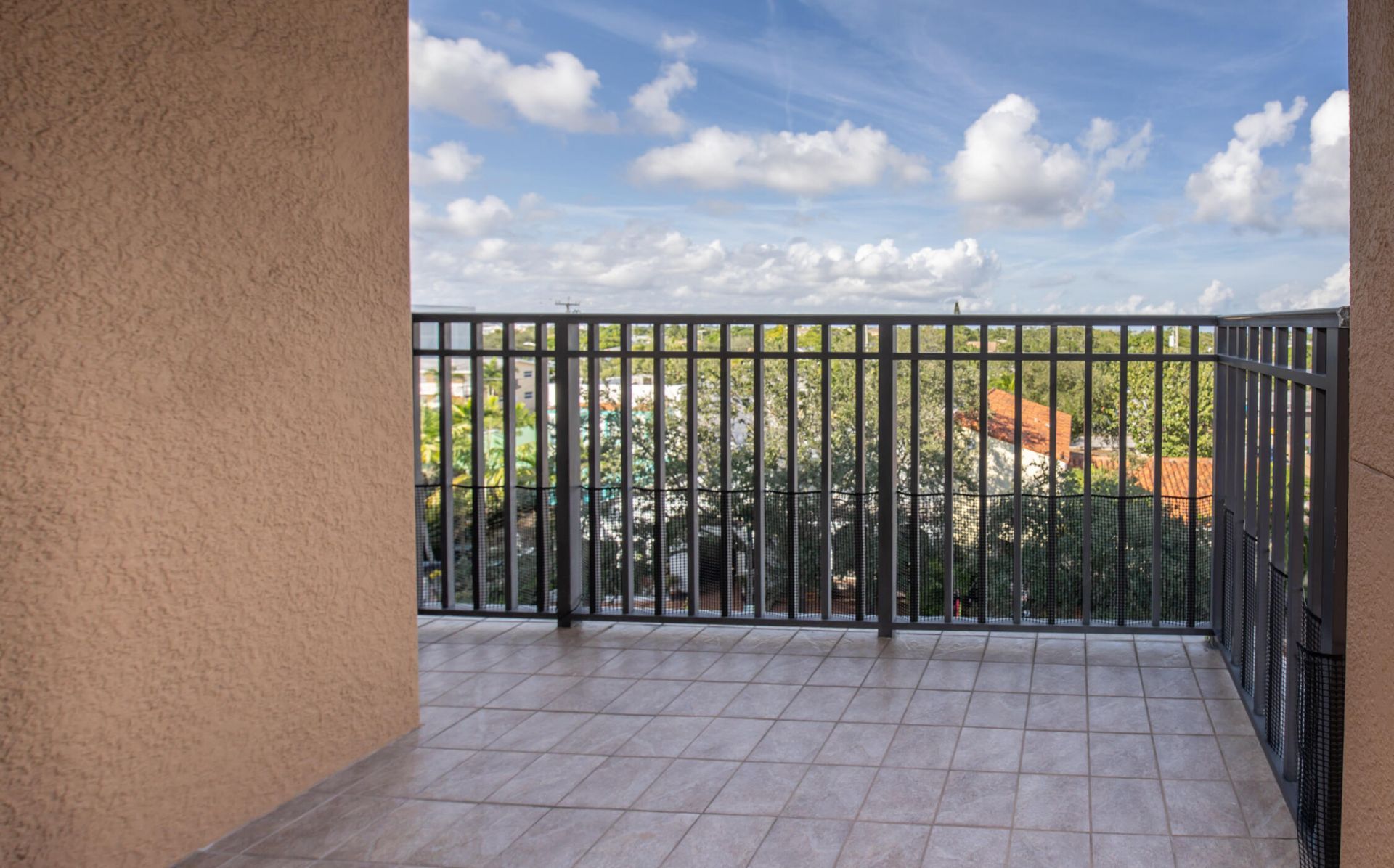 511 Lucerne Avenue, Unit 401, Lake Worth Beach, FL 33460 Photo