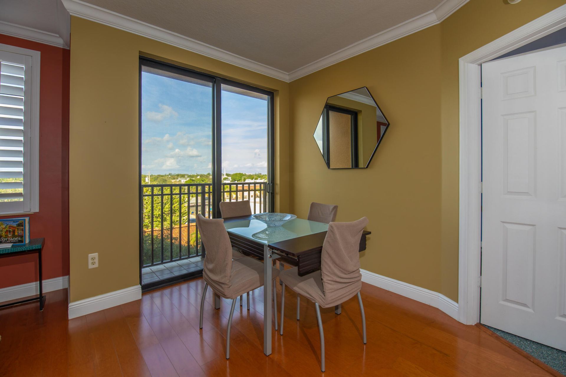 511 Lucerne Avenue, Unit 401, Lake Worth Beach, FL 33460 Photo