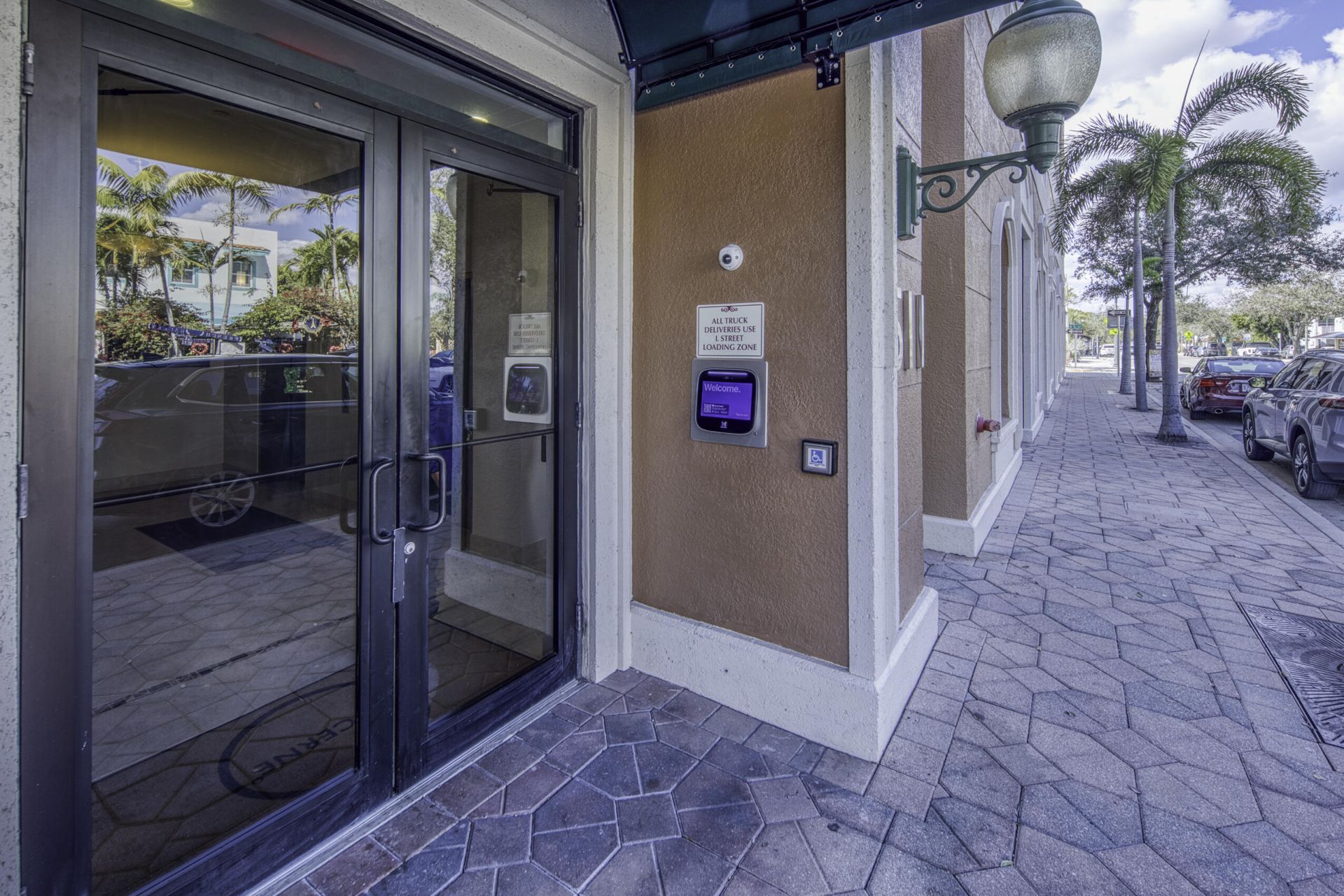 511 Lucerne Avenue, Unit 401, Lake Worth Beach, FL 33460 Photo