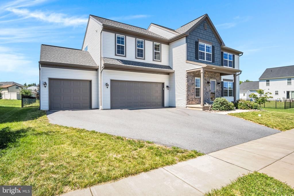 223 WRIGHT DRIVE, MECHANICSBURG, PA 17055