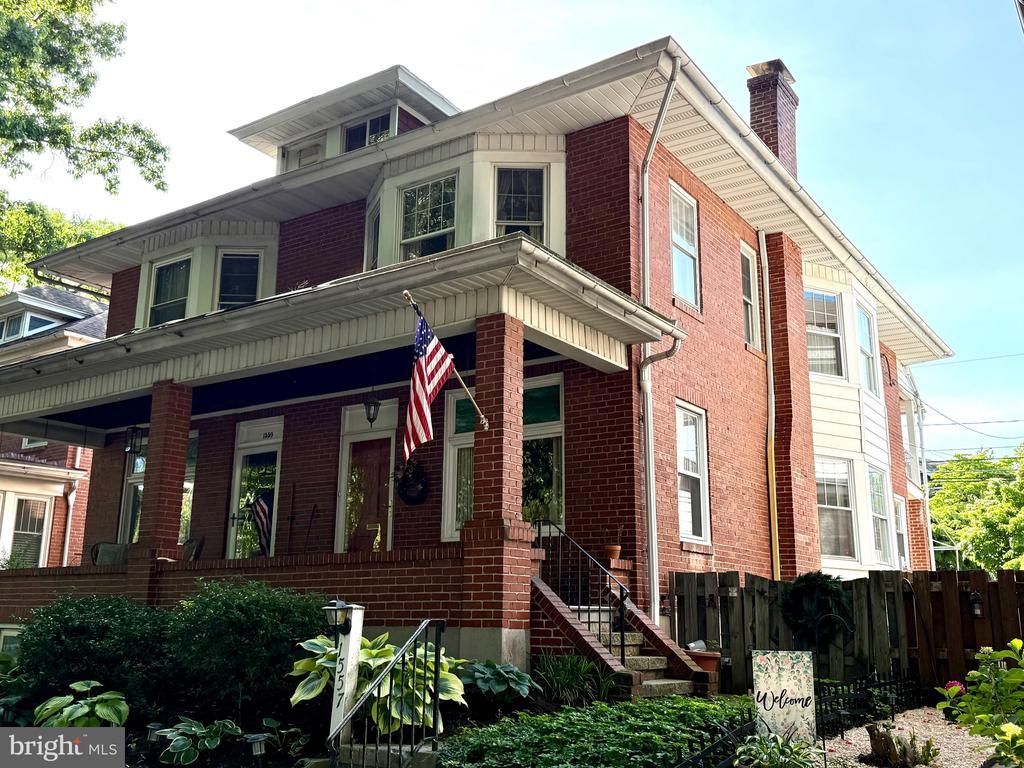 1557 DAUPHIN AV , WYOMISSING, PA 19610