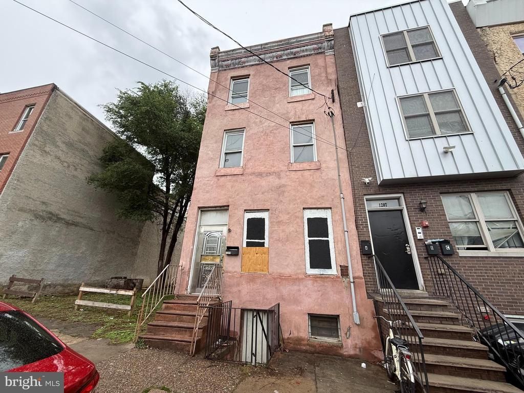 1209 W Susquehanna Avenue, Philadelphia, PA 19122 Main Photo