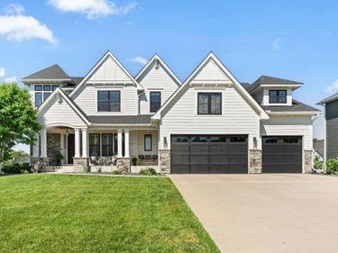 5860 Club Valley Road, Excelsior, MN 55331