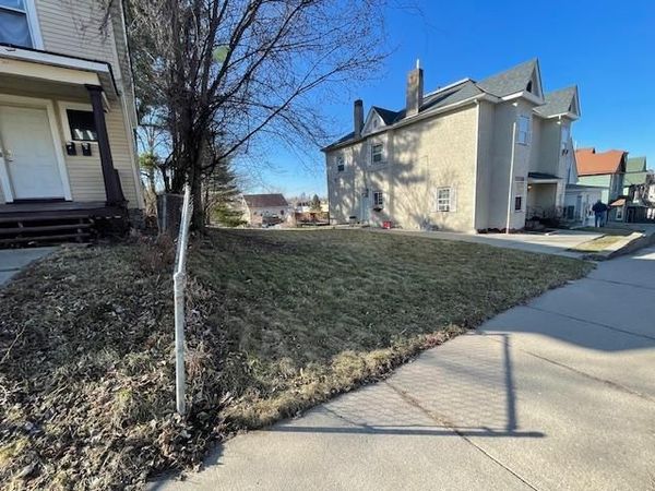 678 Lawson Avenue E, Saint Paul, MN 55106