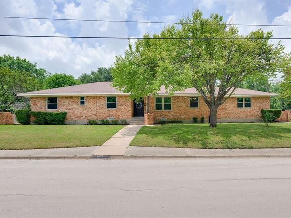 224 W Lanett Drive, DeSoto, TX 75115