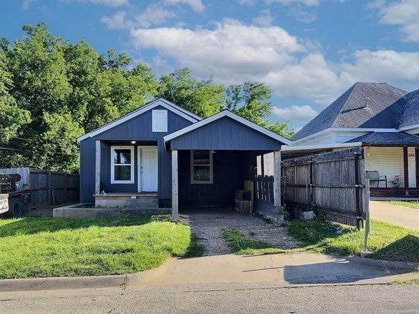 330 E Thompson Street, Jacksboro, TX 76458