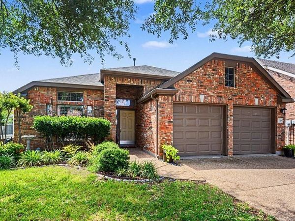 2759 Waterway Drive, Grand Prairie, TX 75054