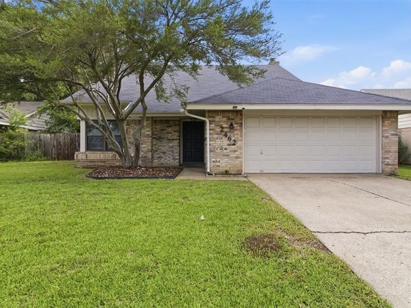 2462 Claremont Drive , Grand Prairie, TX 75052