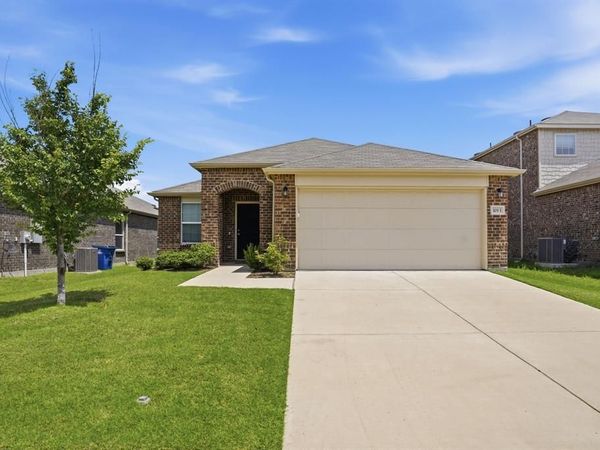 1013 Vernon Drive, Aubrey, TX 76227