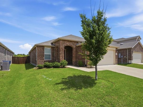 1013 Vernon Drive , Aubrey, TX 76227