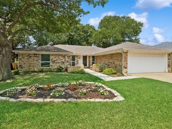 1605 Bedford Oaks Drive, Bedford, TX 76021