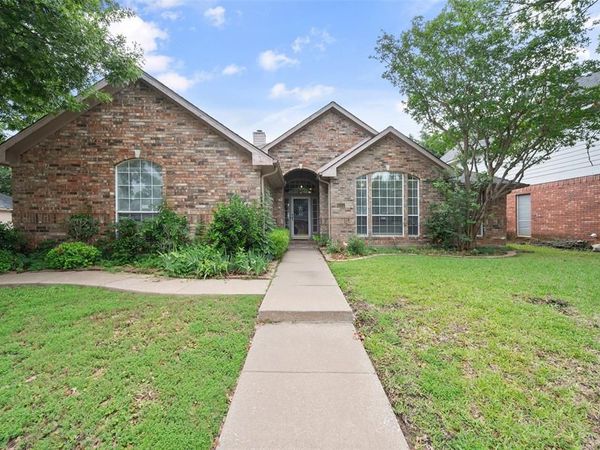 6101 Fox Hunt Drive , Arlington, TX 76001