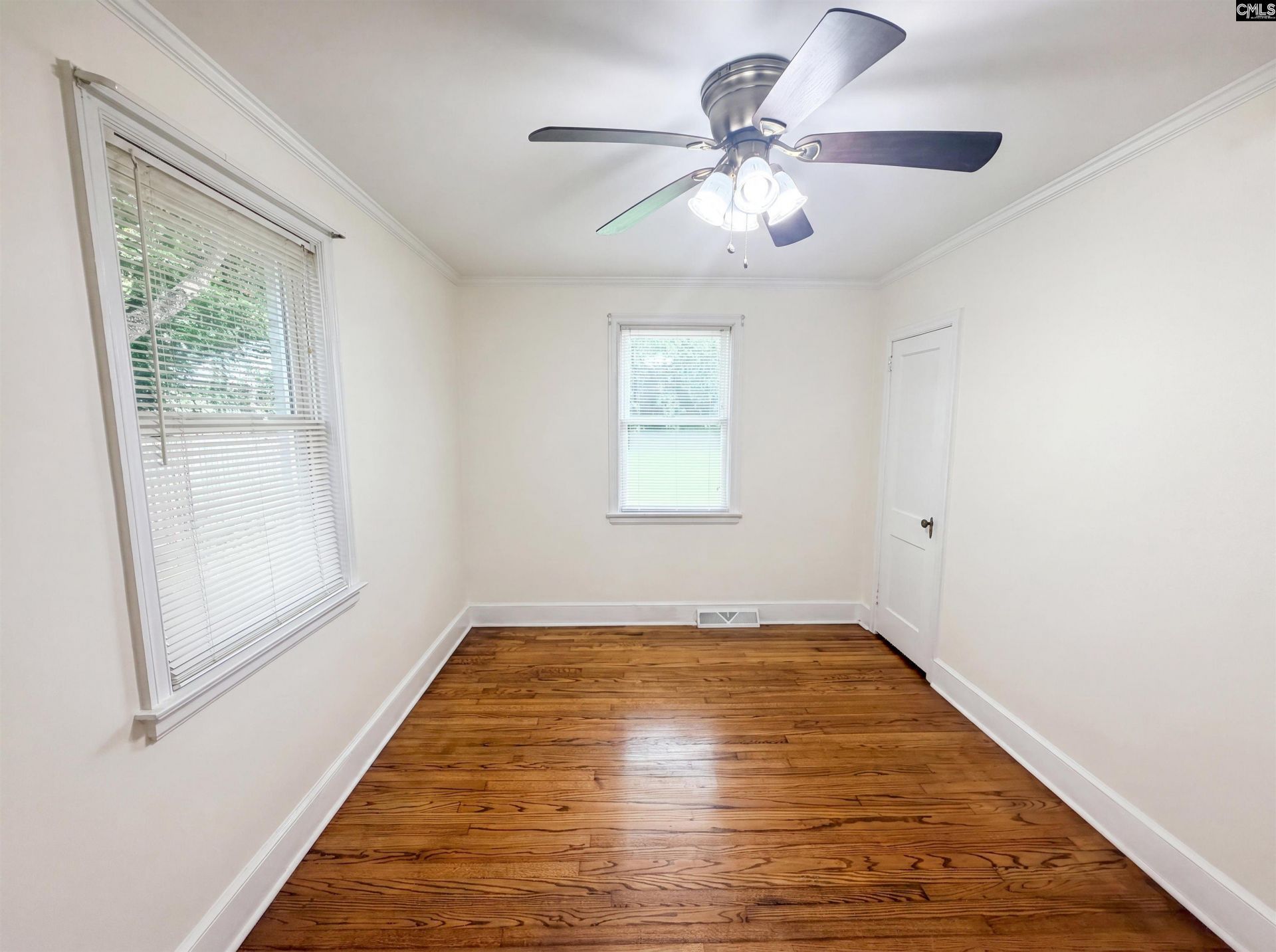 1558 Hazelwood Road  Photo 4