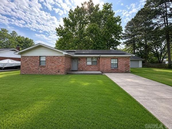 1208 S Center St, Lonoke, AR 72086