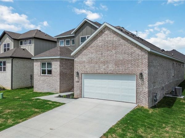 1041 Whistler Street , Bentonville, AR 72713