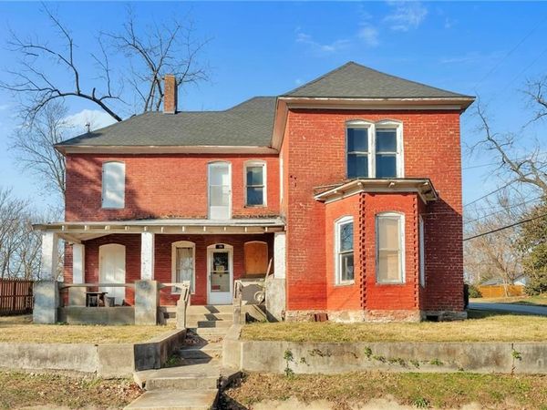 195 N A Street , Centerton, AR 72719